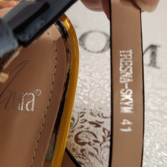 Colorful Women's Sandals - Picture 5 of 7